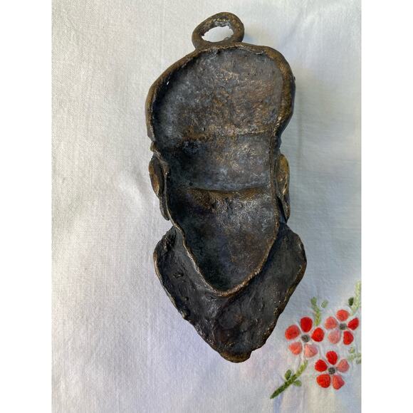 Vintage Rare Small Bronze African Hanging Wall Mask. 5 in X 2 in. - Picture 3 of 5
